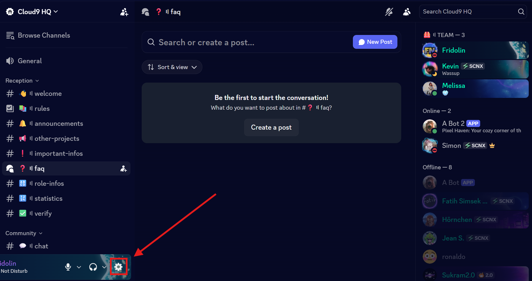 Ein Screenshot eines Discord-Servers, der das Zahnrad-Symbol markiert